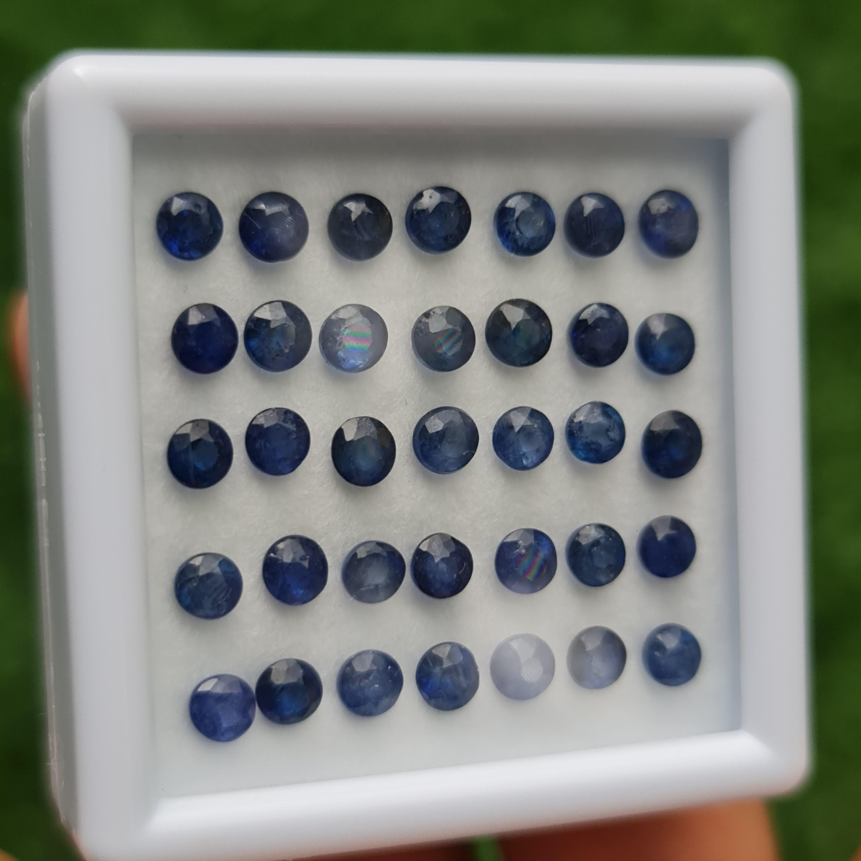 พลอย ไพลิน blue sapphire 12.00 กะรัต (Cts.) 35 เม็ด (pcs.) พลอยแท้ อัญมณีมงคลประจําวันเกิด เครื่องประดับพลอย