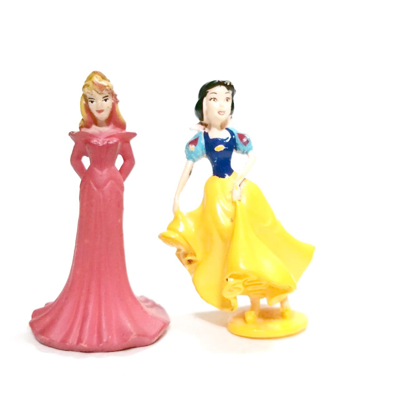 ฟิกเกอร์ ยางตัน ขนาด 2 -2.5 นิ้ว สโนไวท์ และ เจ้าหญิง ออโรร่า จากเรื่อง เจ้าหญิงนิทรา สภาพดี ออโรร่า ตัวเล็กกว่าเล็กน้อย ขายเหมา2ตัวไม่แยก