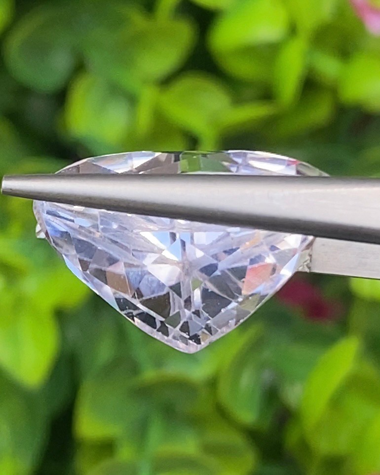 พลอย คุนไซท์ Kunzite 20.10 กะรัต (Cts.) พลอยแท้อัญมณีมงคล ประจําวันเกิด เครื่องประดับพลอย