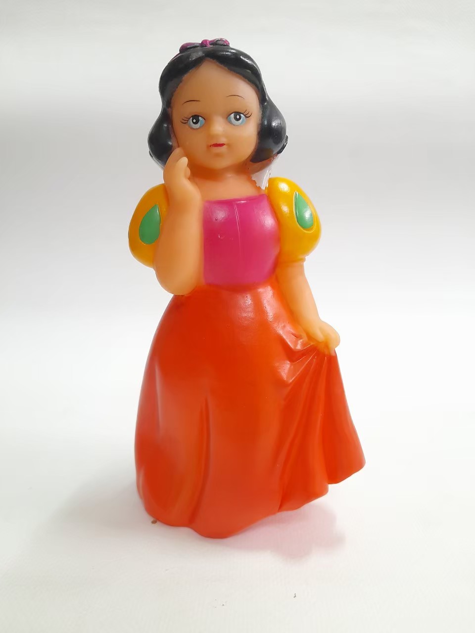 ตุ๊กตายางสโนไวท์ยางบีบ รุ่นเก่างานเรทโทร ขนาดตามรูป หายากไม่พบบ่อย มือสองสภาพดี