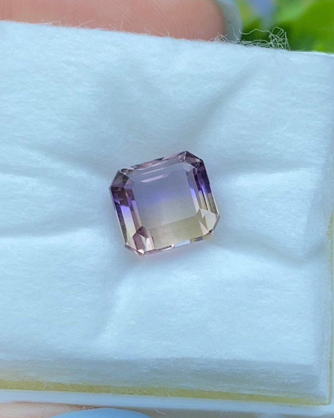 พลอย อเมทริน Natural Ametrine 3.59 กะรัต (Cts.)