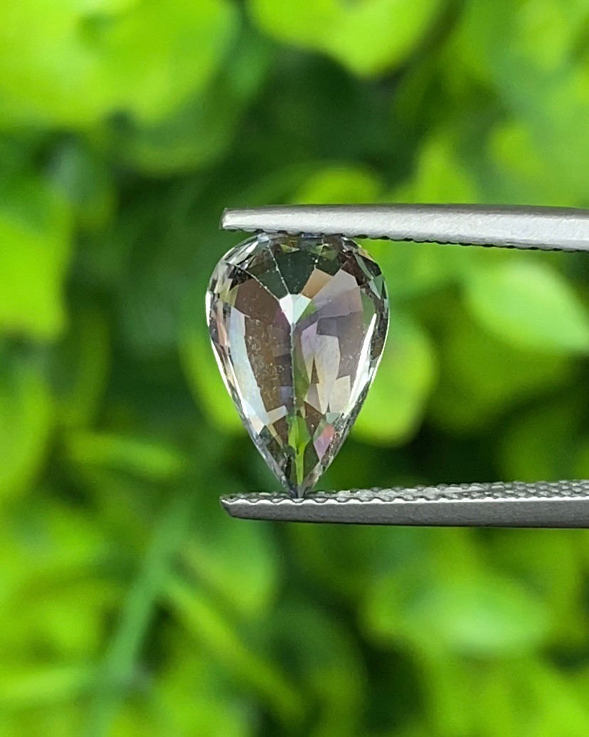 พลอย แซฟไฟร์ 2 สี Bi Color Sapphire 2.53 กะรัต (Cts.) พลอยแท้ อัญมณีมงคลประจําวันเกิด เครื่องประดับพลอย