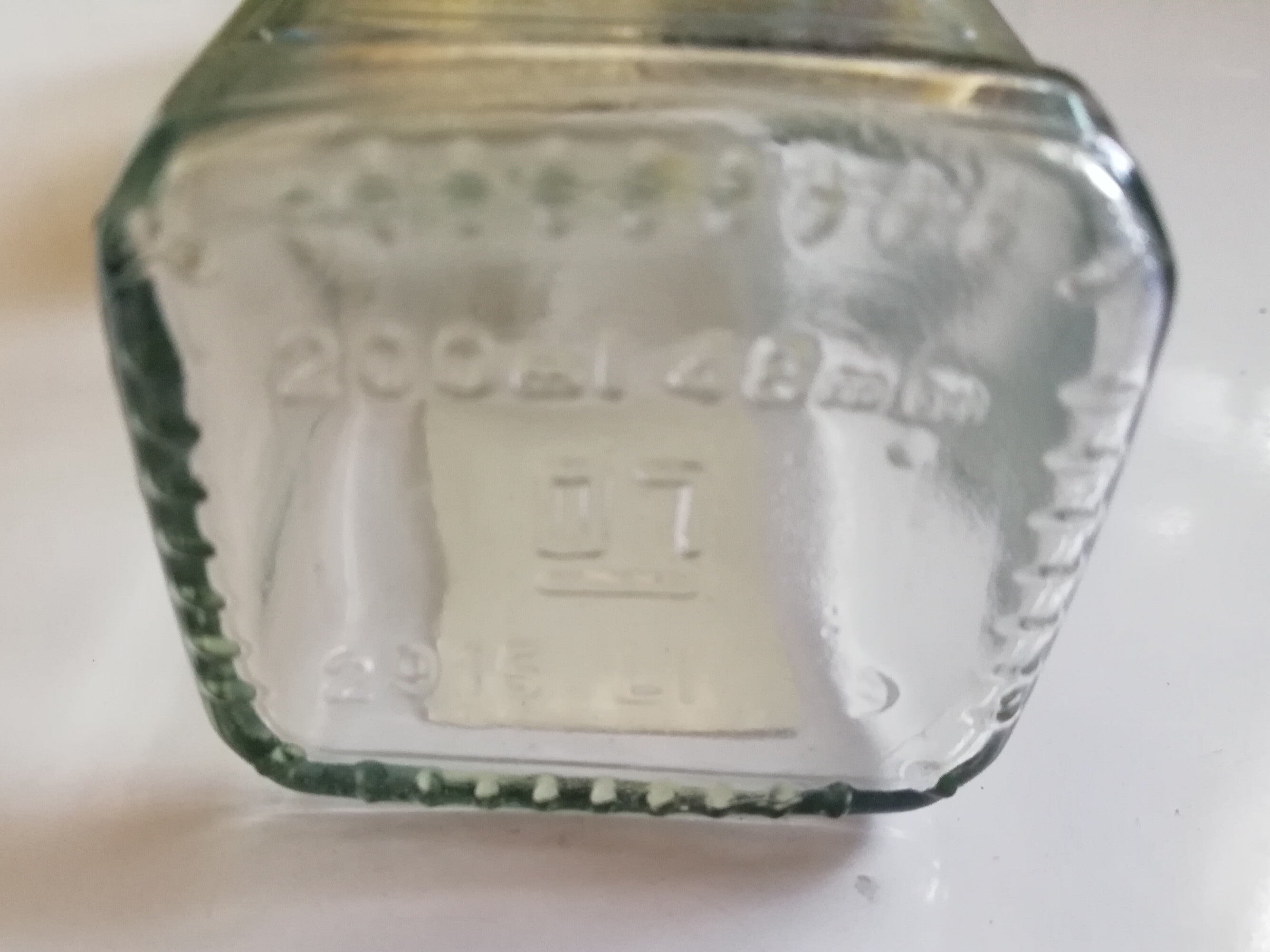 ขวดเหล้าเก่า Johnie Walker Red Label ขนาด 20 ml. **สีฉลากด้านหน้าซีดตามภาพ