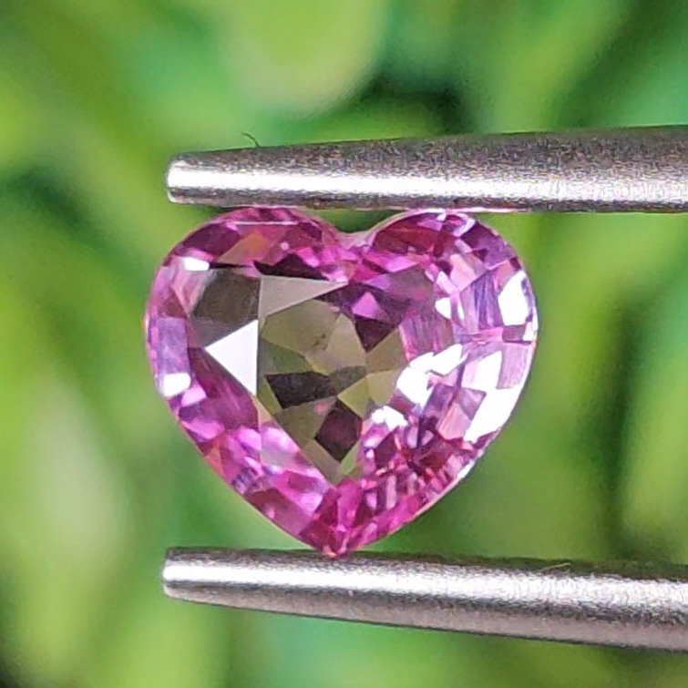 พลอย ชมพู พิ้ง แซฟไฟร์ Pink Sapphire 0.85 กะรัต (Cts.) พลอยแท้ อัญมณีมงคลประจําวันเกิด เครื่องประดับพลอย