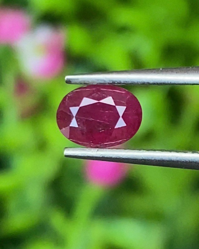 พลอย ทับทิม สยาม (Siam Ruby Sapphire) 0.79 กะรัต (Cts.) พลอยแท้ อัญมณีมงคลประจําวันเกิด เครื่องประดับพลอย