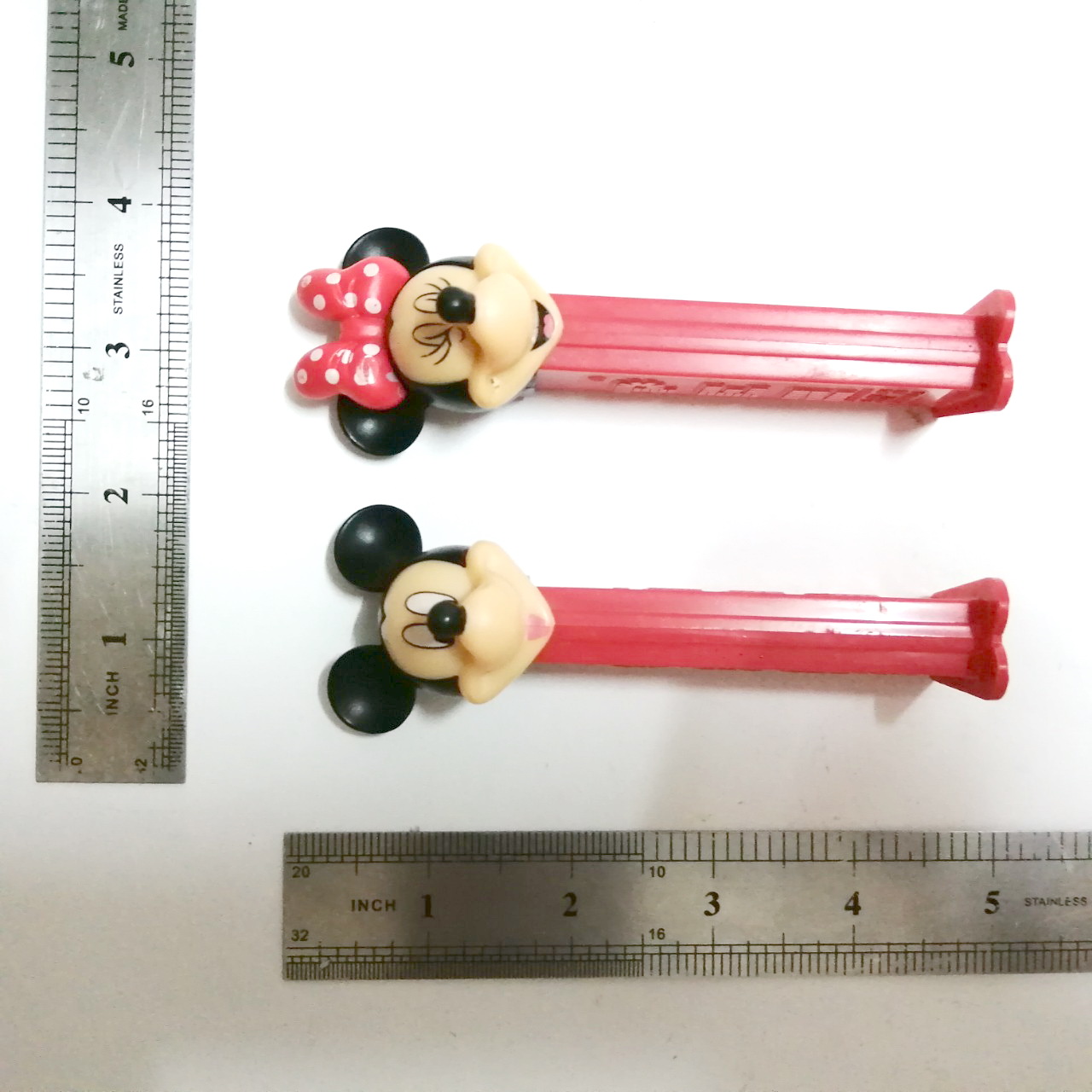 ของสะสม กล่องใส่ขนมเพซ :-มิกกี้เม้าส์ ,มินนี่เม้าส์ Pez dispenser :Micky Mouse, Minnie Mouse ***ไม่มีขนม มีรอยบ้าง