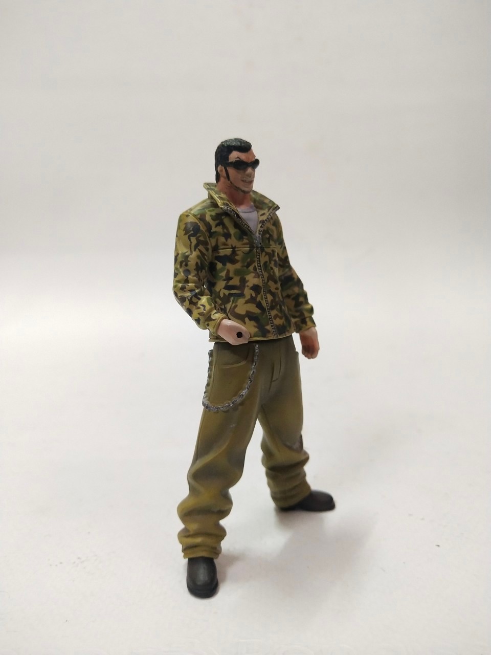 ตุ๊กตายางตัน ฟิกเกอร์ ตัวละครจากเรื่อง crows & worst ขนาดตามรูป ไม่มีฐาน มือสอง ***อาวุธในมือหัก มีรอยบ้าง ขายตามสภาพ