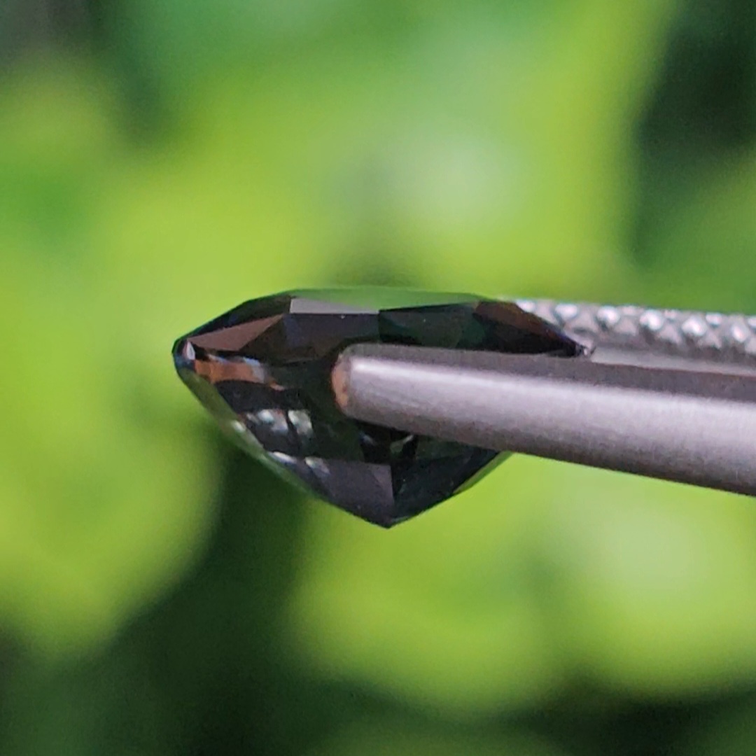 พลอย ไพลิน (Blue Sapphire) 2.21 กะรัต (Cts.) พลอยแท้ อัญมณีมงคลประจําวันเกิด เครื่องประดับพลอย