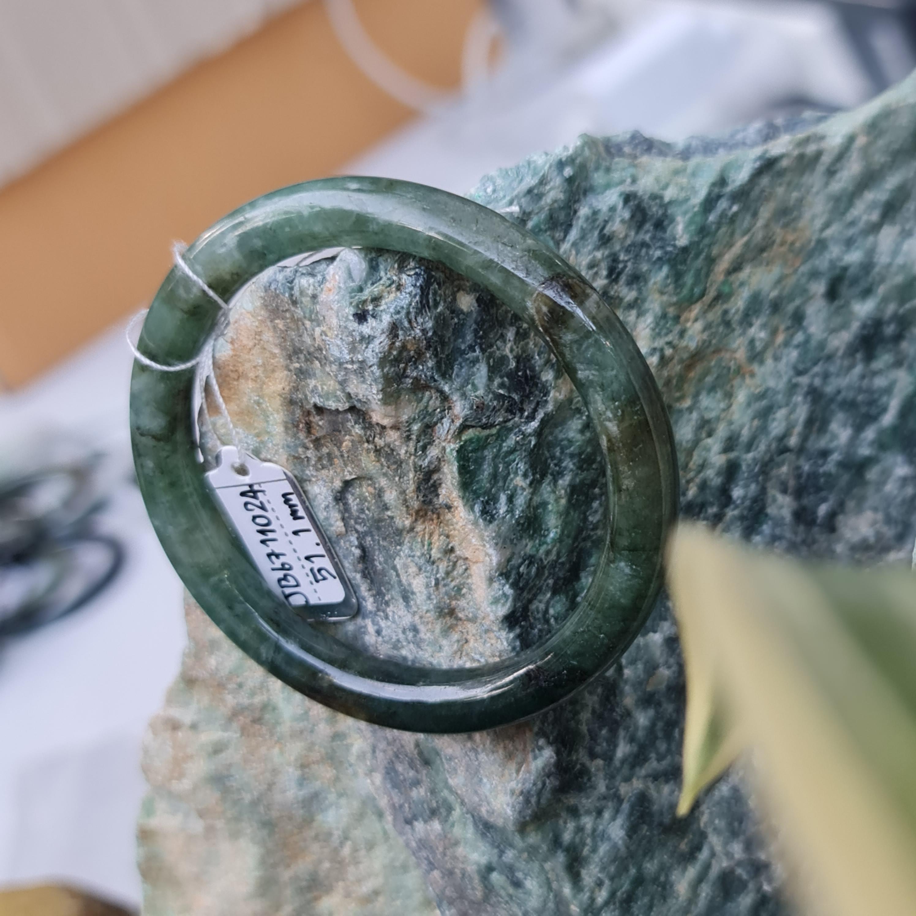 JB6711024 หยก พม่า แท้ Jade กำไลหยก 51.1 มม. (Jadeite bracelet) พม่า (Myanmar)