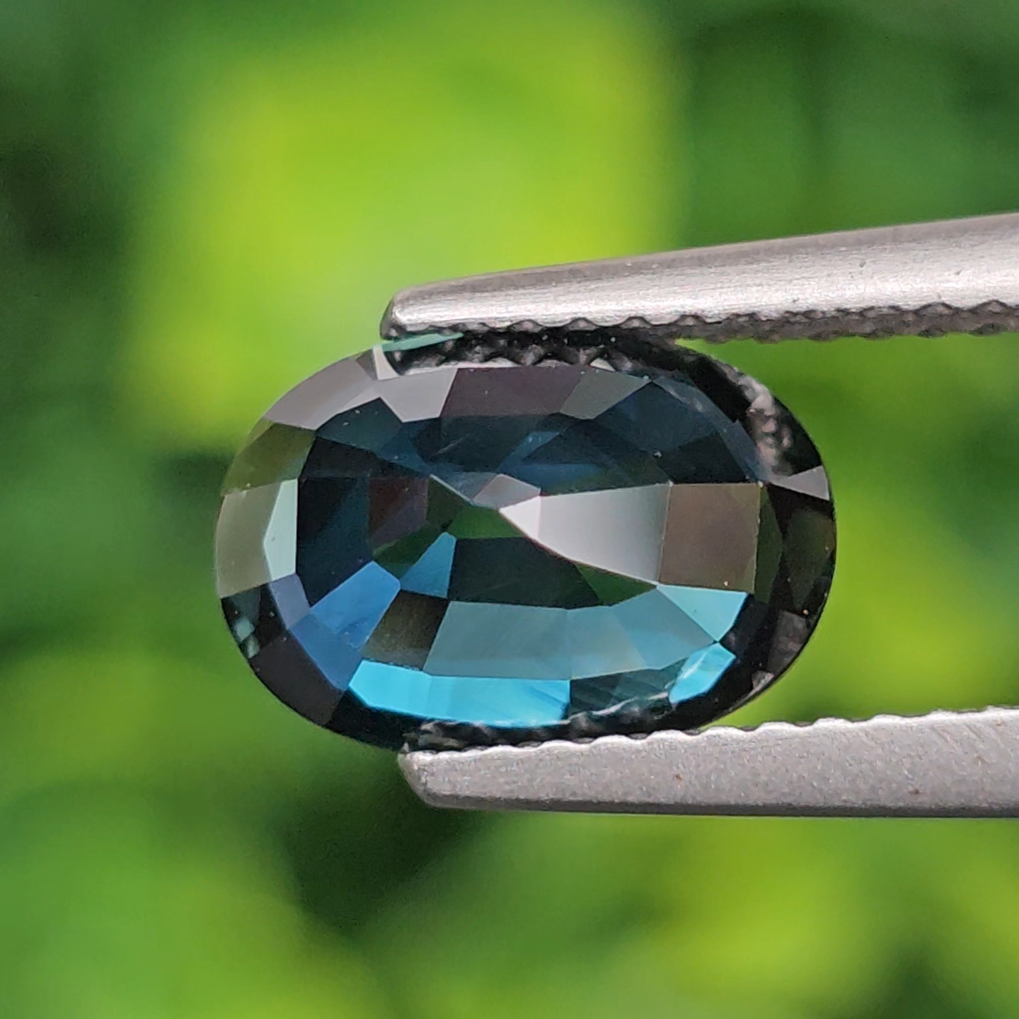 พลอย แซปไฟร์สีน้ำเงินอมเขียว Teal Sapphire 3.03 กะรัต (Cts.) พลอยแท้ อัญมณีมงคลประจําวันเกิด เครื่องประดับพลอย