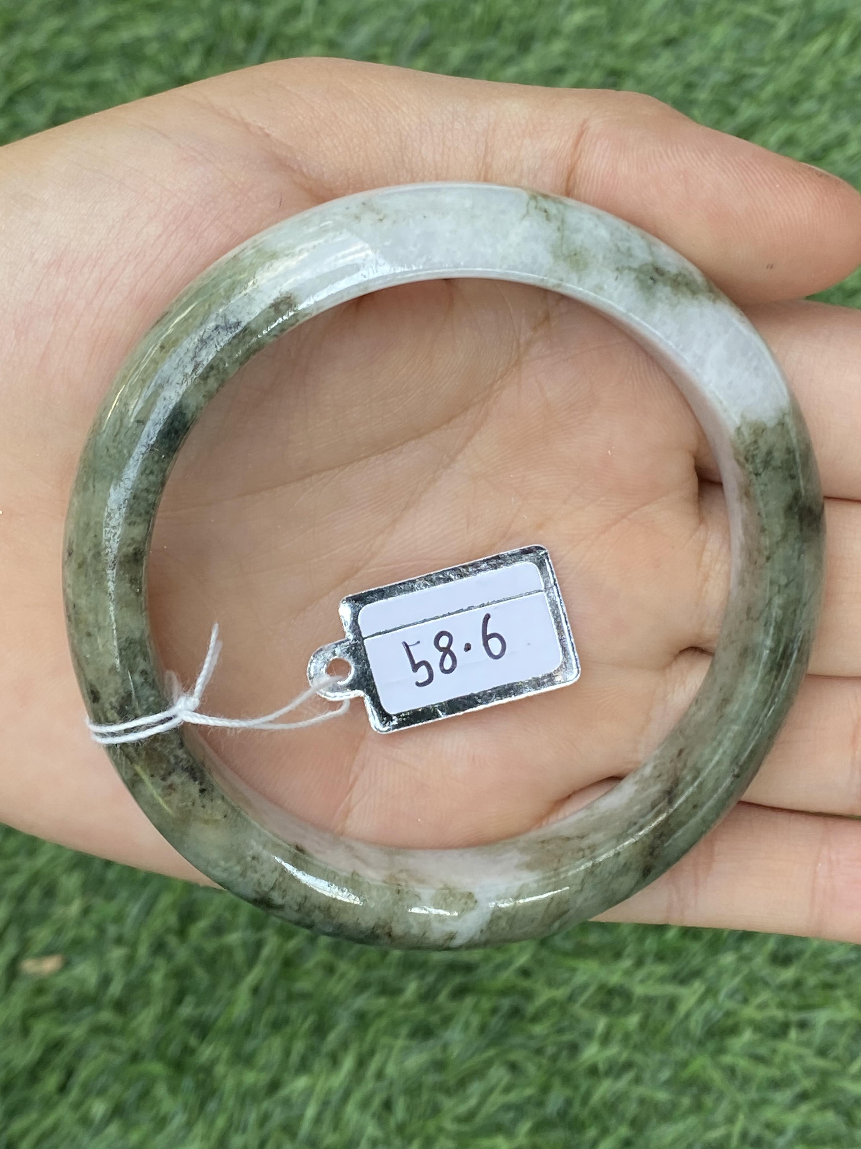 1102 หยก พม่า แท้ Jade กำไลหยก 58.6 มม. (Jadeite bracelet) พม่า (Myanmar)