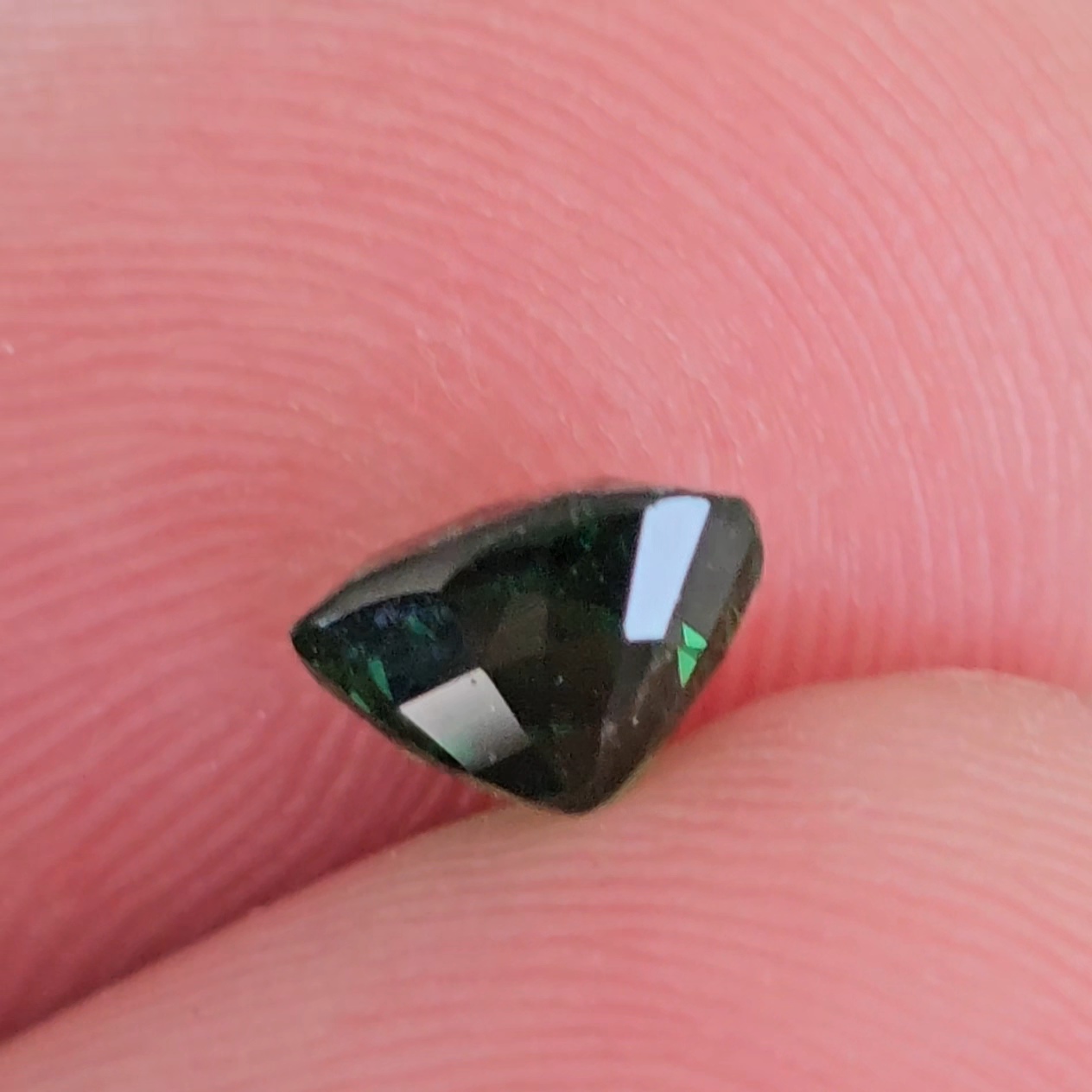 พลอย ซาโวไรท์ Tsavorite Garnet 1.11 กะรัต (Cts.) ดิบ Unheated พร้อมใบเซอร์ อัญมณีมงคลประจําวันเกิด เครื่องประดับพลอย