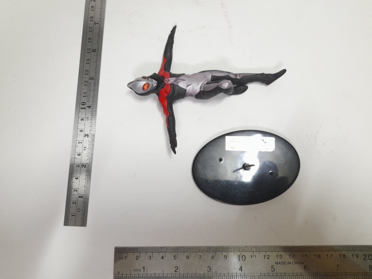 งานพรีเมี่ยม ทอยส์**ฐานติดป้ายอุลตร้าแมนมิลเลเนี่ยม, ของปลาเส้น ฟิชโช ดาร์คอุลตร้าแมน ขนาด 5 นิ้วพร้อมฐานและแกนเหล็กตั้งเสียบท่าบิน พลาสติกตัน โพสท่าบิน งานเก่าปีลึก เก่าเก็บหายากมาก, Dark Ultraman from Fisho, Apext