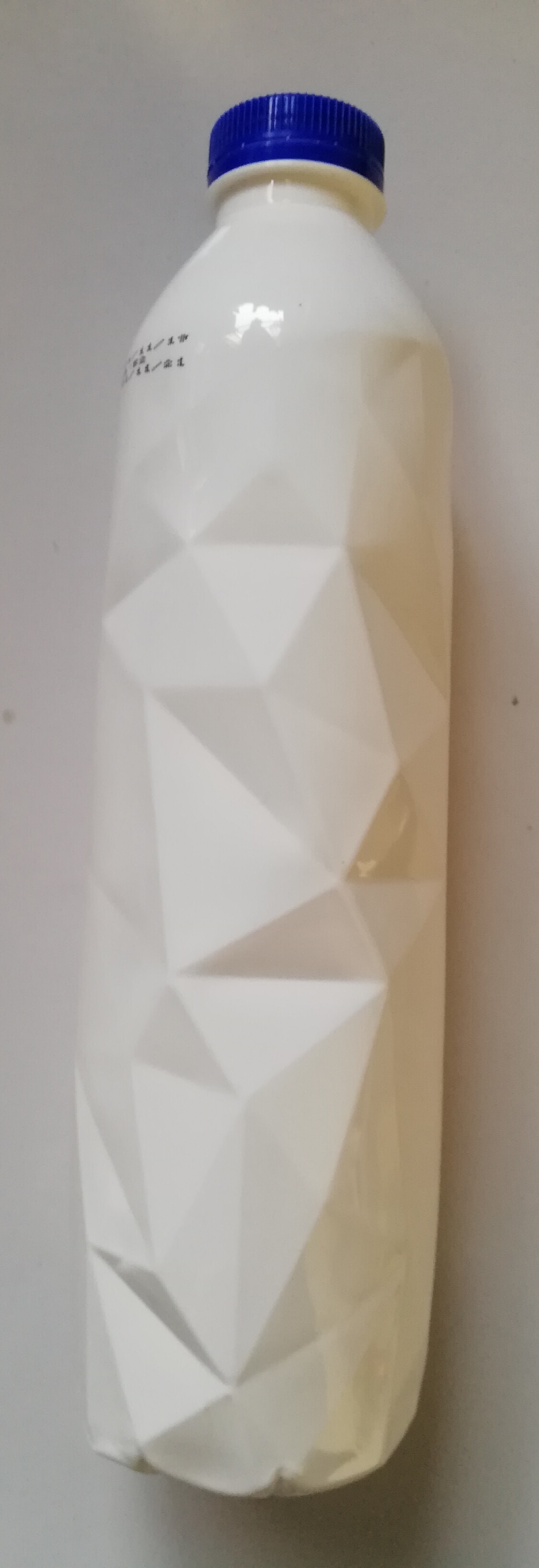 ขวดน้ำดื่ม ขวดเปล่า ของสะสมจากน้ำดื่มสปริงเกิล พิมพ์ลาย สตาร์วอร์ส Star Wars, R2D2 ฝาสีน้ำเงิน