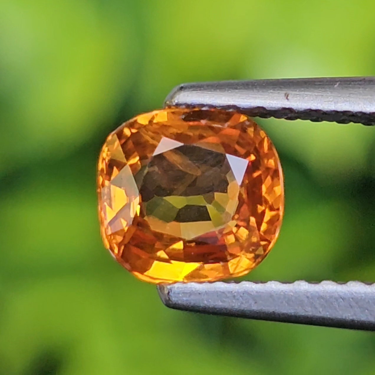 พลอย บุษราคัม Yellow Sapphire 1.00 กะรัต (Cts.) พลอยแท้ อัญมณีมงคลประจําวันเกิด เครื่องประดับพลอย