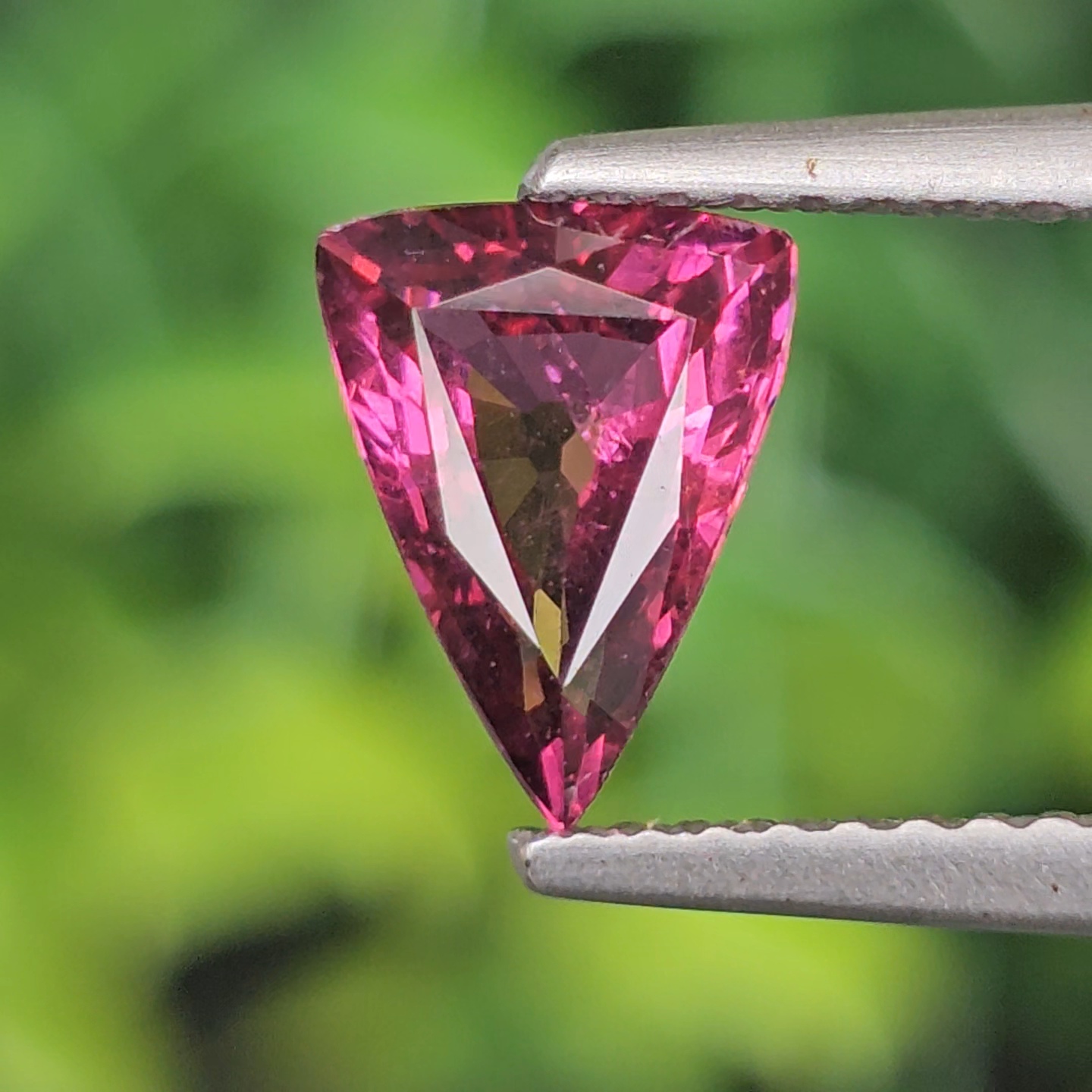 พลอย อุมบาไลต์ การ์เน็ต Umbalite Garnet 1.10 กะรัต (Cts.) ดิบ Unheated ลอยแท้ อัญมณีมงคลประจําวันเกิด เครื่องประดับพลอย