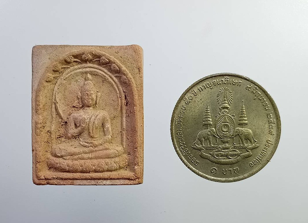 ผ2814 พระสมเด็จปรกโพธิ์ ปางประทานพร เนื้อดิน ไม่ทราบที่ครับ