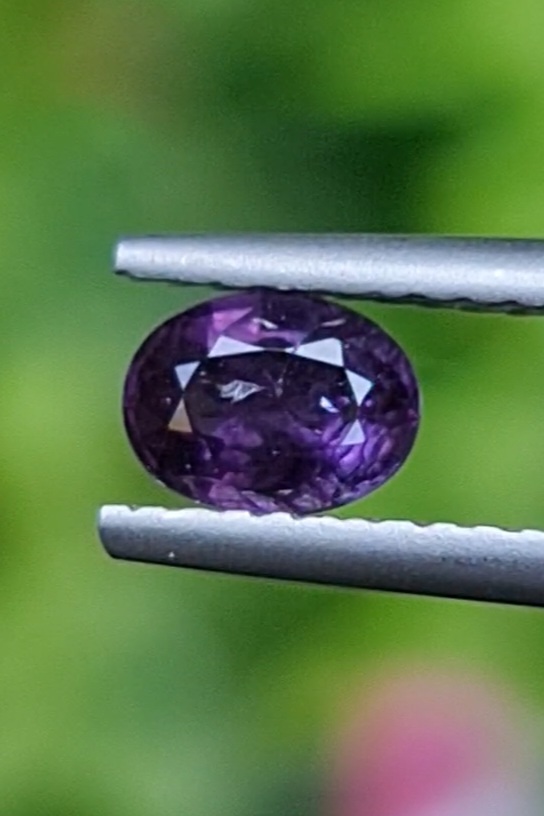 พลอย เพอเพิล แซฟไฟร์ สีม่วง Purple Sapphire ดิบ Unheated 0.63 กะรัต (Cts.) พลอยแท้ อัญมณีมงคลประจําวันเกิด เครื่องประดับพลอย