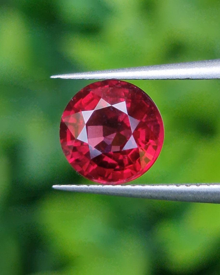 พลอย โรโดไลต์ กาเน็ท Rhodolite Garnet 2.11 กะรัต Cts.พลอยแท้ อัญมณีมงคลประจําวันเกิด เครื่องประดับพลอย
