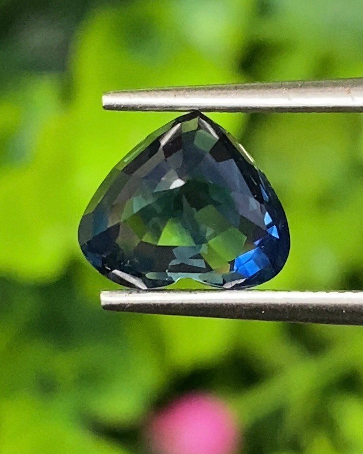 พลอย ไพลิน (Blue Sapphire) 3.03 กะรัต (Cts.) พลอยแท้ อัญมณีมงคลประจําวันเกิด เครื่องประดับพลอย