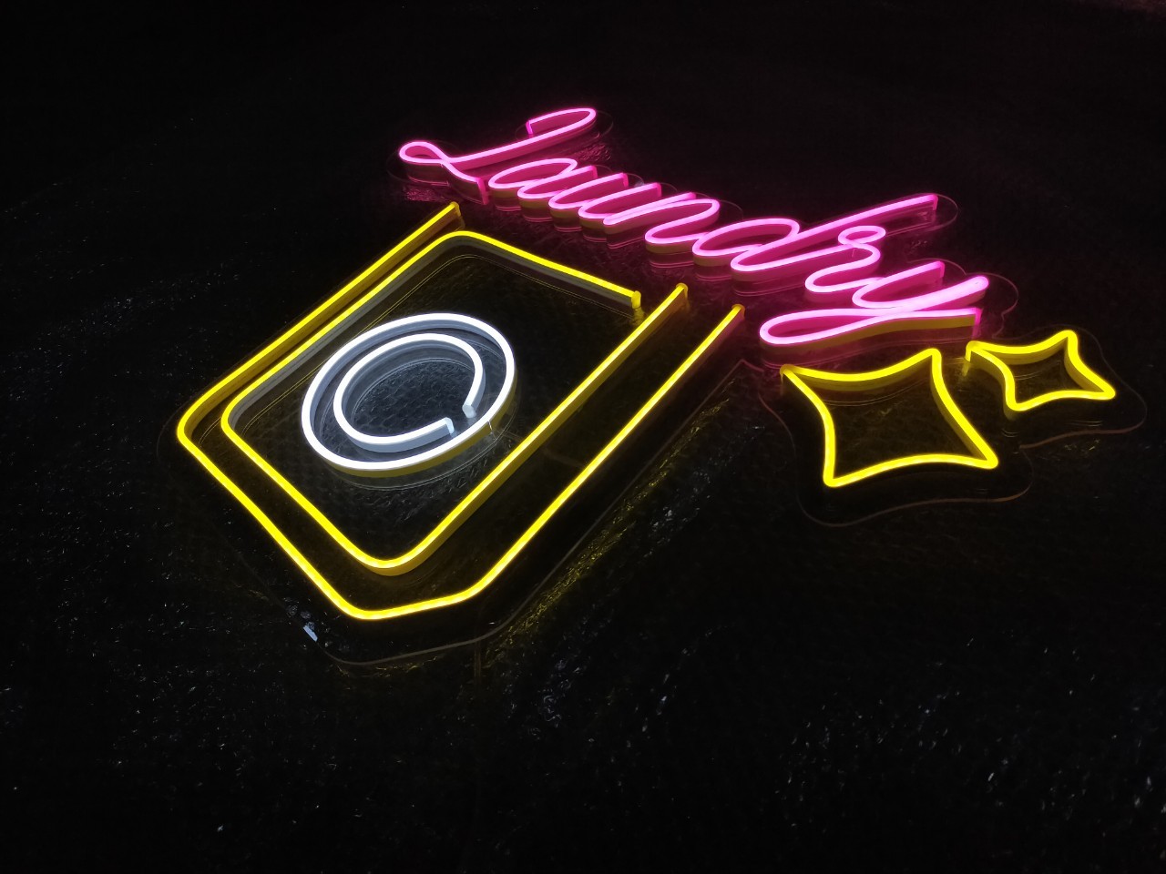 ไฟนีออน เฟค