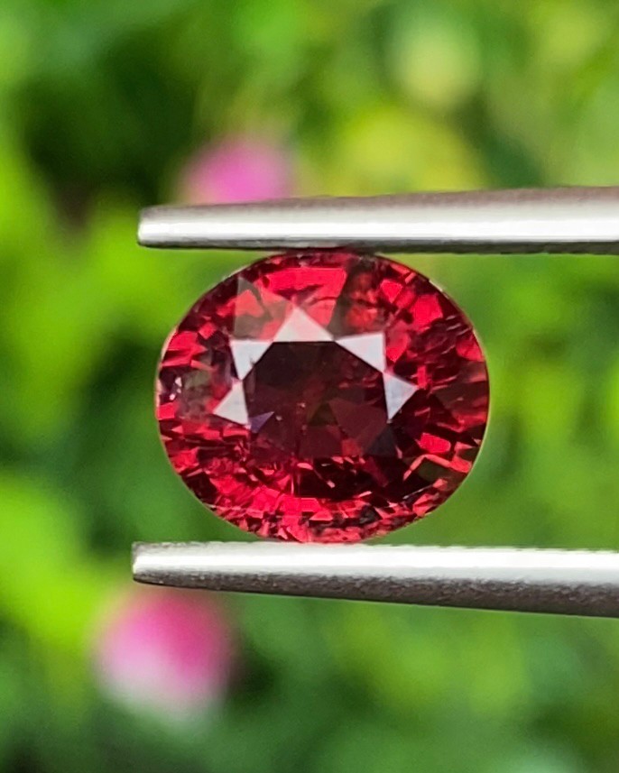 พลอย โรโดไลต์ กาเน็ท Rhodolite Garnet 2.10 กะรัต Cts.พลอยแท้ อัญมณีมงคลประจําวันเกิด เครื่องประดับพลอย