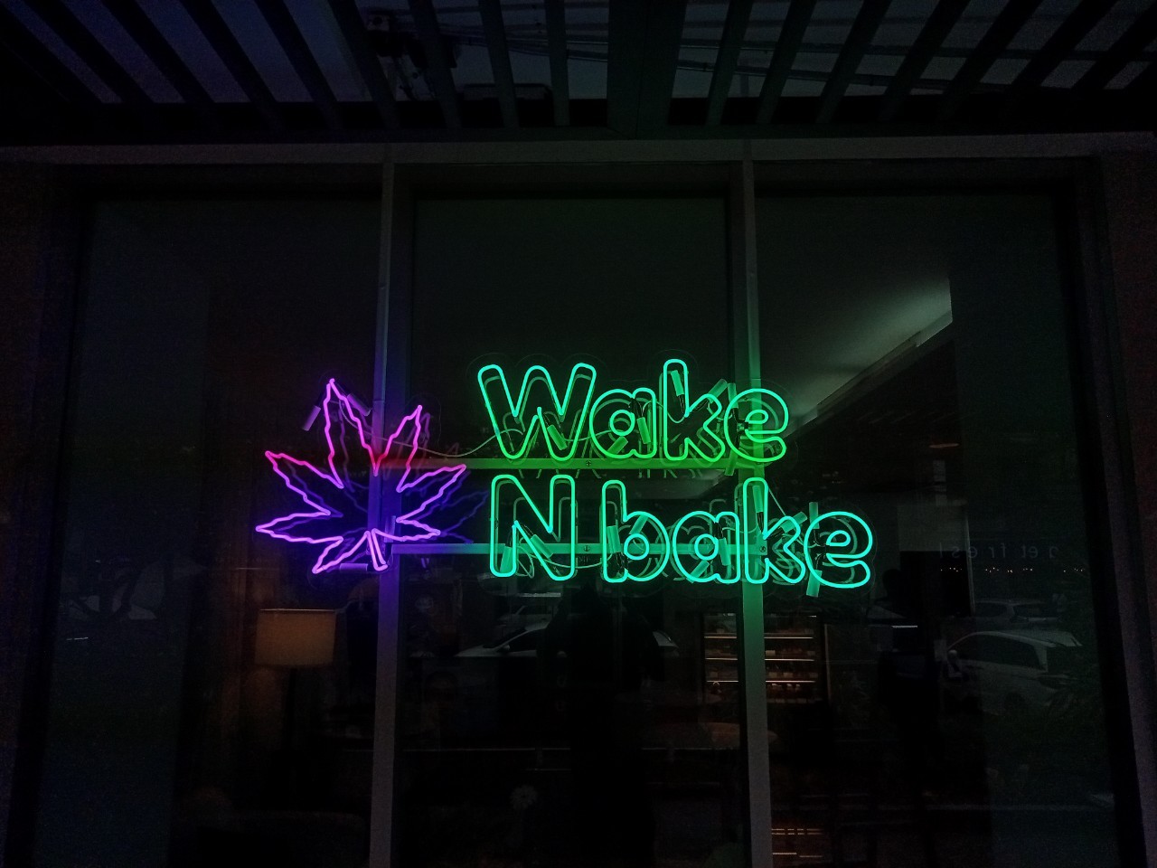 ไฟนีออน เฟค