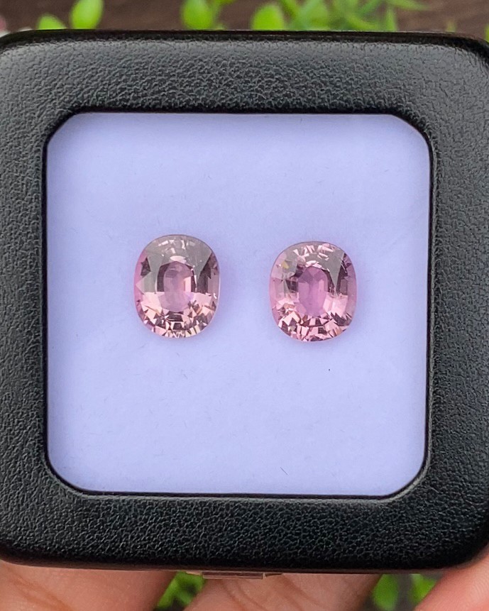 พลอย ชมพู พิ้งค์ ทัวร์มารีน (Pink Tourmaline) 2 เม็ด (Pcs.) 8.09 กะรัต (Cts.) อัญมณีมงคลประจําวันเกิด เครื่องประดับพลอย