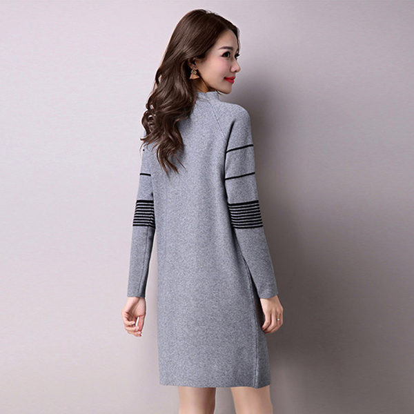 เดรสคอปีน ผ่าซิปแต่งมุก ผ้าไหมพรมวูลหนานุ่มถักลายสวย (12168B)