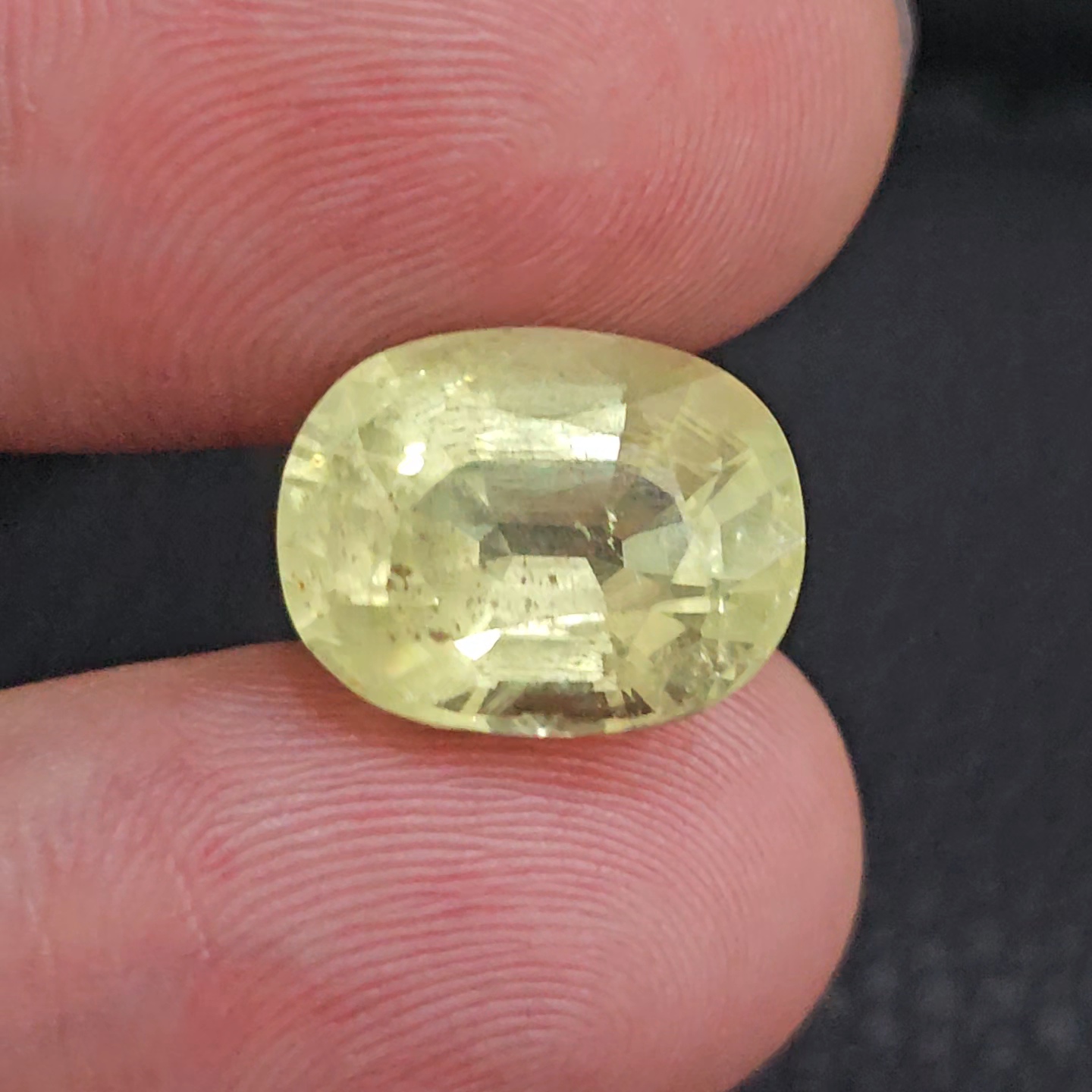 พลอย คริโซเบริล (Chrysoberyl) 10.50 กะรัต (Cts.) พร้อมใบเซอร์ พลอยแท้ อัญมณีมงคลประจําวันเกิด เครื่องประดับพลอย