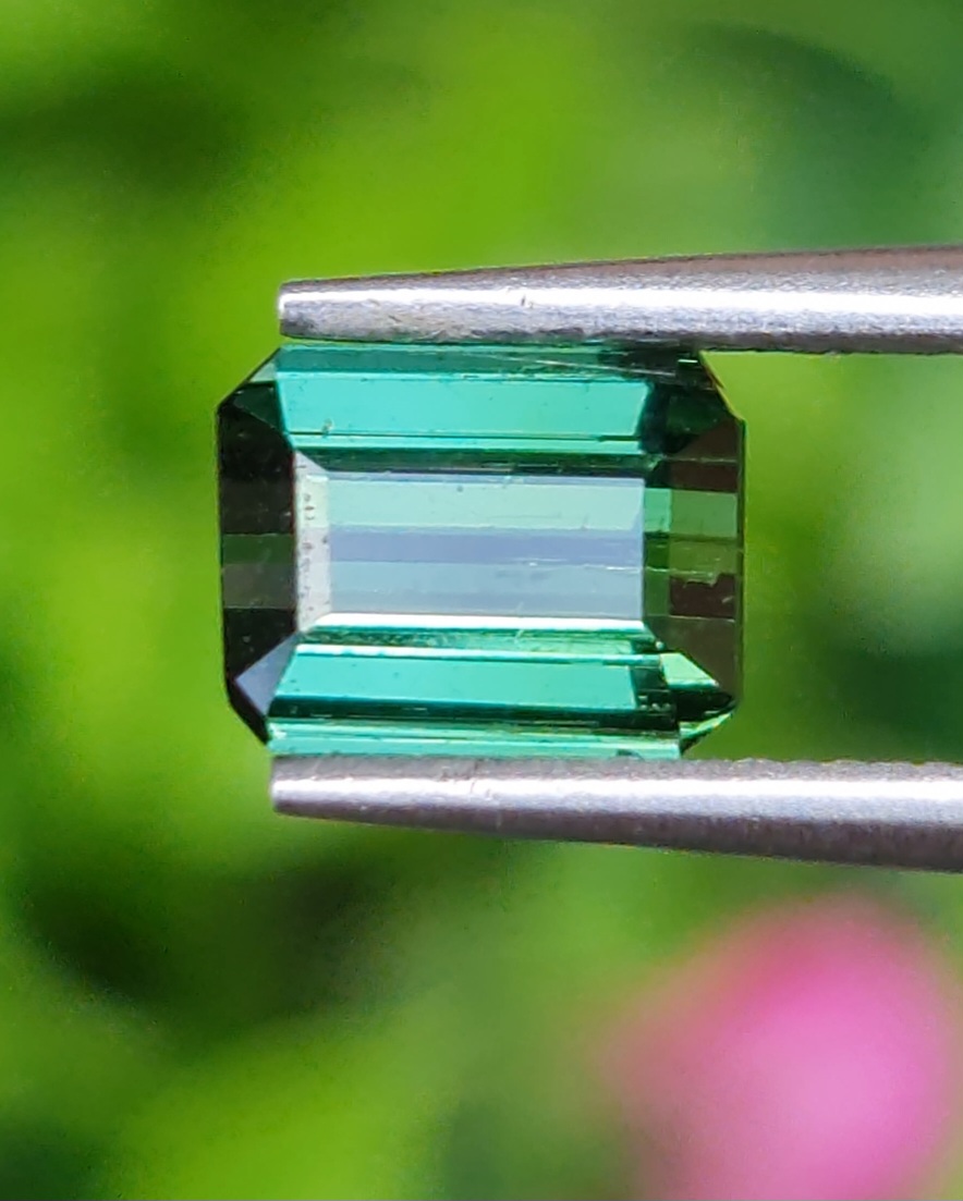 พลอย กรีน ทัวร์มารีน (Green Tourmaline) 1.14 กะรัต (Cts.) อัญมณีมงคลประจําวันเกิด เครื่องประดับพลอย