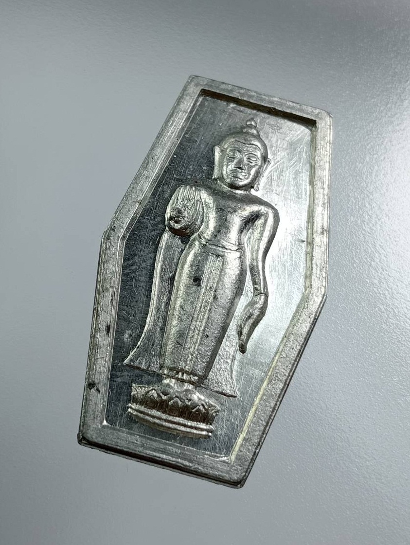 A7751 เหรียญหกเหลี่ยม หลวงพ่อธรรมจักร วัดธรรมามูล จ.ชัยนาท เนื้อชิน