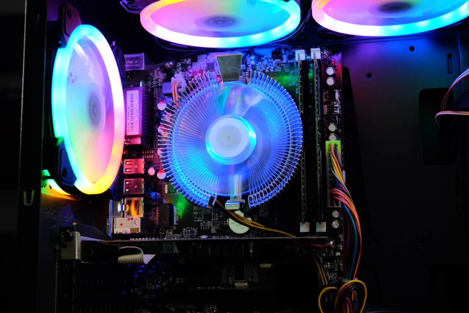 PC ประกอบ เล่นเกมส์ CPU I5-650 Ram 4 GB HDD 250 GB VGA 1 GB