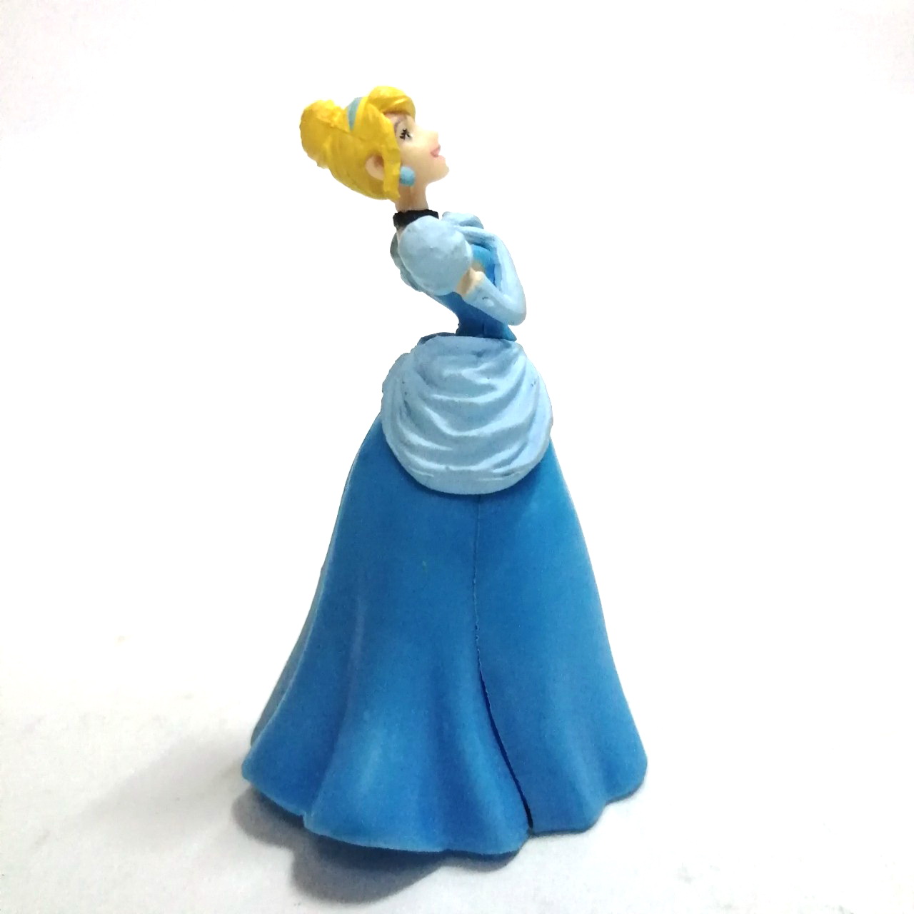 ช็อคโกเอ้ก เจ้าหญิง ซินเดอเรลล่า ขนาดประมาณ 5ซม. ตามรูป ทำสีสำเร็จรายละเอียดสวยคม