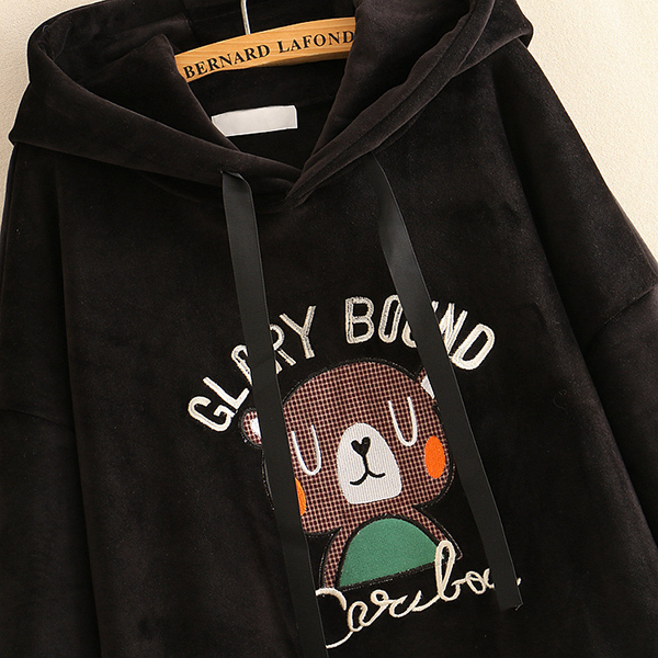 เสื้อสเวตเตอร์กำมะหยี่เต็มตัว ปักลายหมี มีฮู้ดแต่งหูน่ารัก (12354LM)