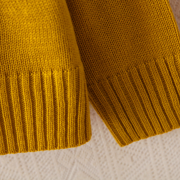 เสื้อสเวตเตอร์ไหมพรมนุ่ม ถักลายแต่งปักหัวใจจิ๋ว (12054LM)