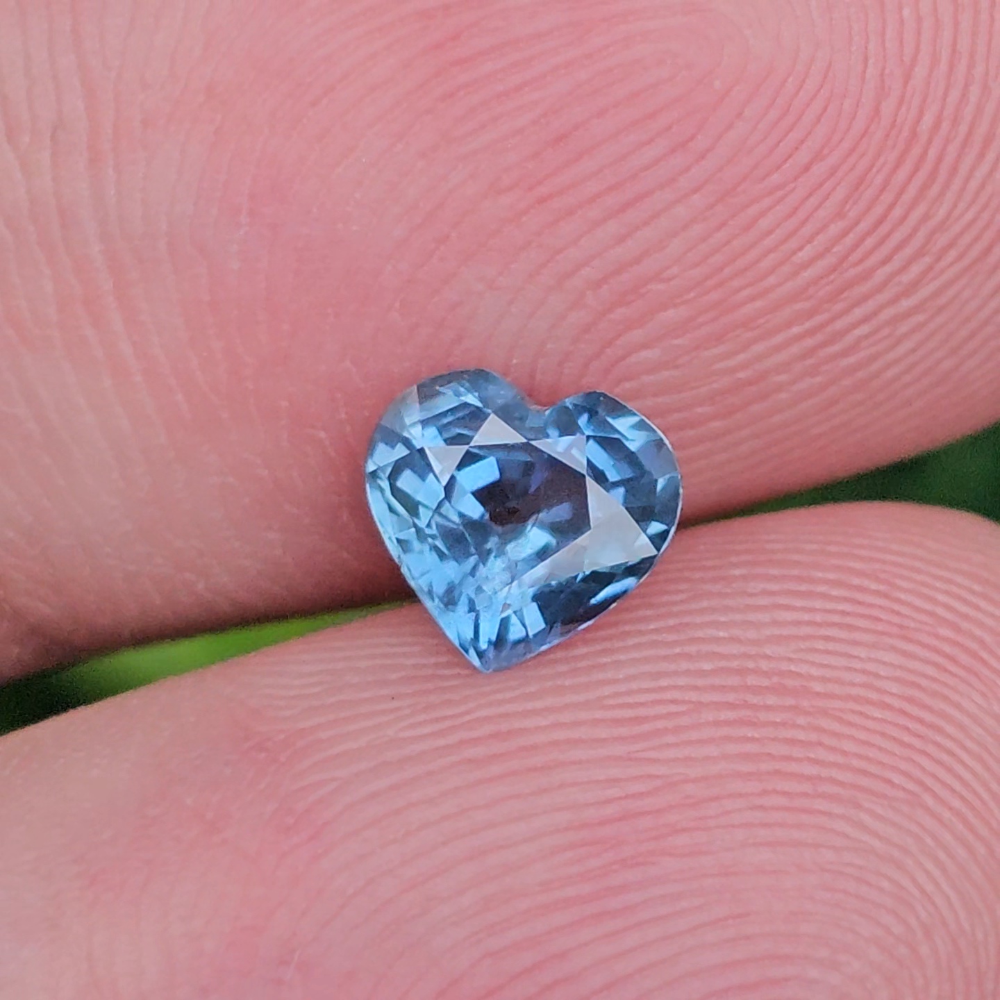 พลอย ไพลิน (Blue Sapphire) 1.05 กะรัต (Cts.) พลอยแท้ อัญมณีมงคลประจําวันเกิด เครื่องประดับพลอย