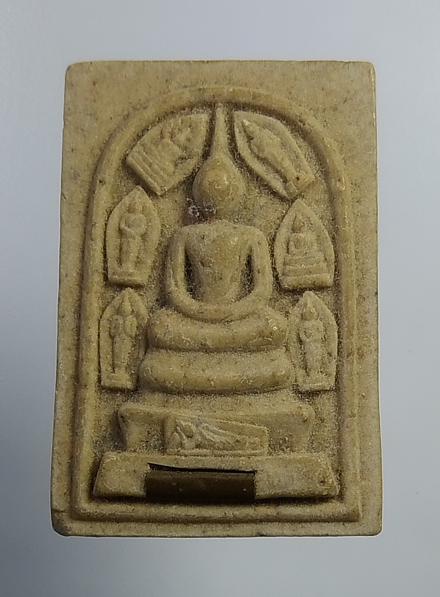 ผ1022 สมเด็จพระประจำวัน หลังรูปเหมือนหลวงพ่อคูณ วัดบ้านไร่ ฝังตะกรุด
