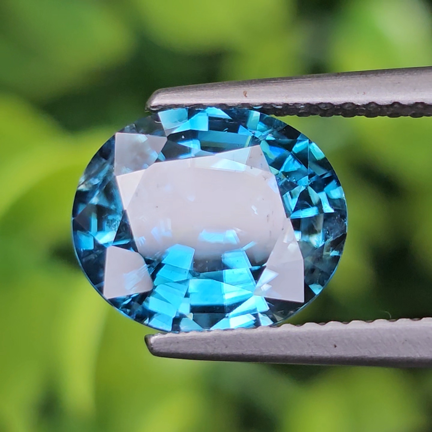 พลอย เพทาย (Zircon) 4.23 กะรัต (Cts.) พลอยแท้ อัญมณีมงคลประจําวันเกิด เครื่องประดับพลอย