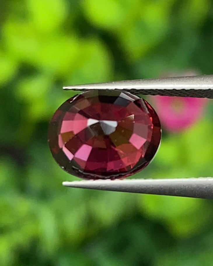 พลอย โรโดไลต์ กาเน็ท Rhodolite Garnet 2.61 กะรัต Cts.พลอยแท้ อัญมณีมงคลประจําวันเกิด เครื่องประดับพลอย