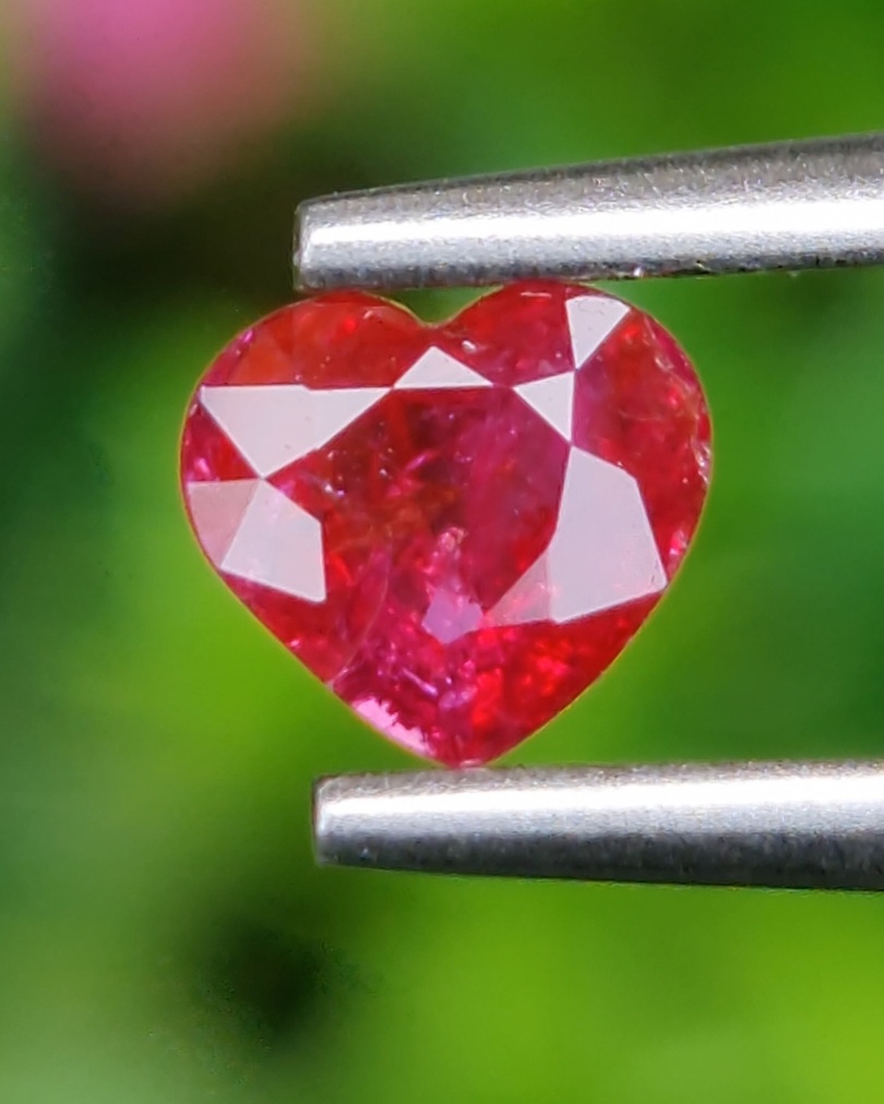 พลอย ทับทิม Ruby sapphire 0.55 กะรัต (Cts) ดิบ Unheated พลอยแท้ อัญมณีมงคลประจําวันเกิด เครื่องประดับพลอย