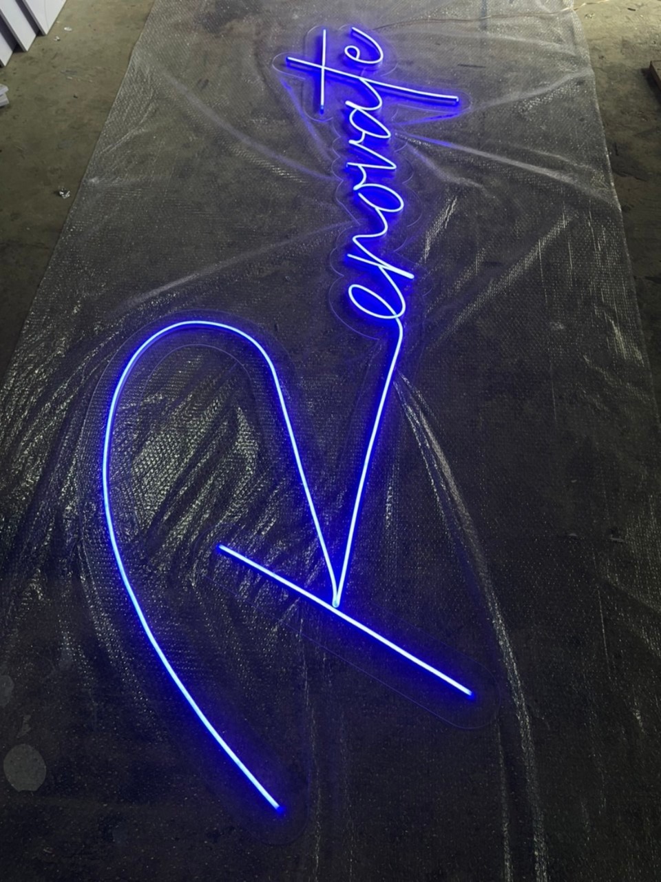 ไฟนีออน เฟค