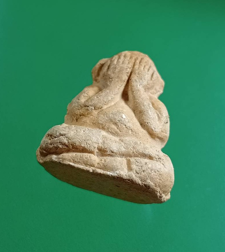 ผ3018 พระผง พระปิดตาสองหน้า หลวงปู่เทพโลกอุดร