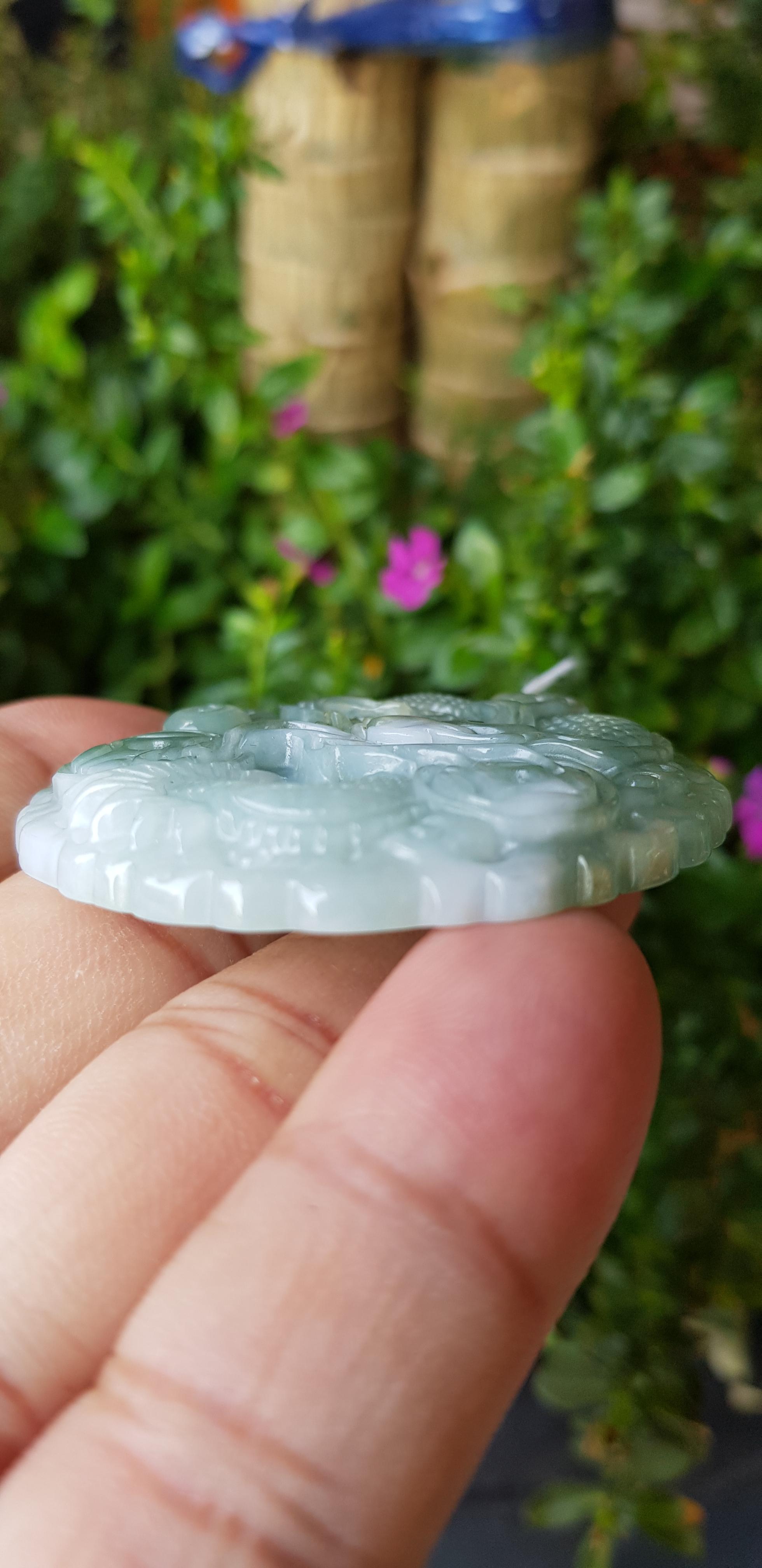 หยก พม่า แท้ Jade จี้หยก (jadeite) แกะสลักรูปมังกร ดิบ ไม่ผ่านการปรับปรุง (Type A) พม่า (Myanmar)