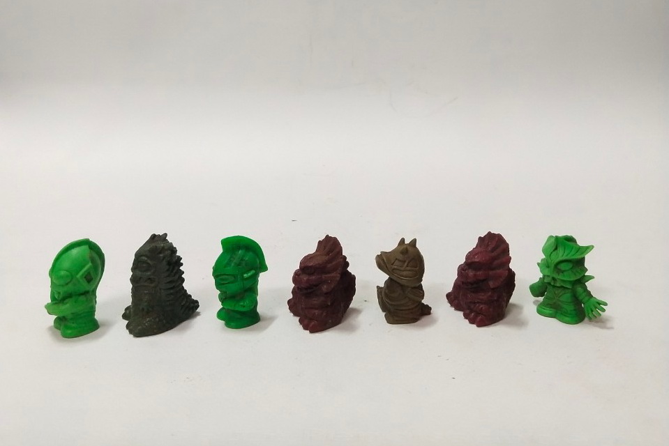 ตุ๊กตุ่นพลาสติก อุลตร้าแมนและสัตว์ประหลาด 7 แบบ 7ตัว ขนาดตามรูป มือสองเก่าเก็บสภาพดี ขายยกชุด7ตัว