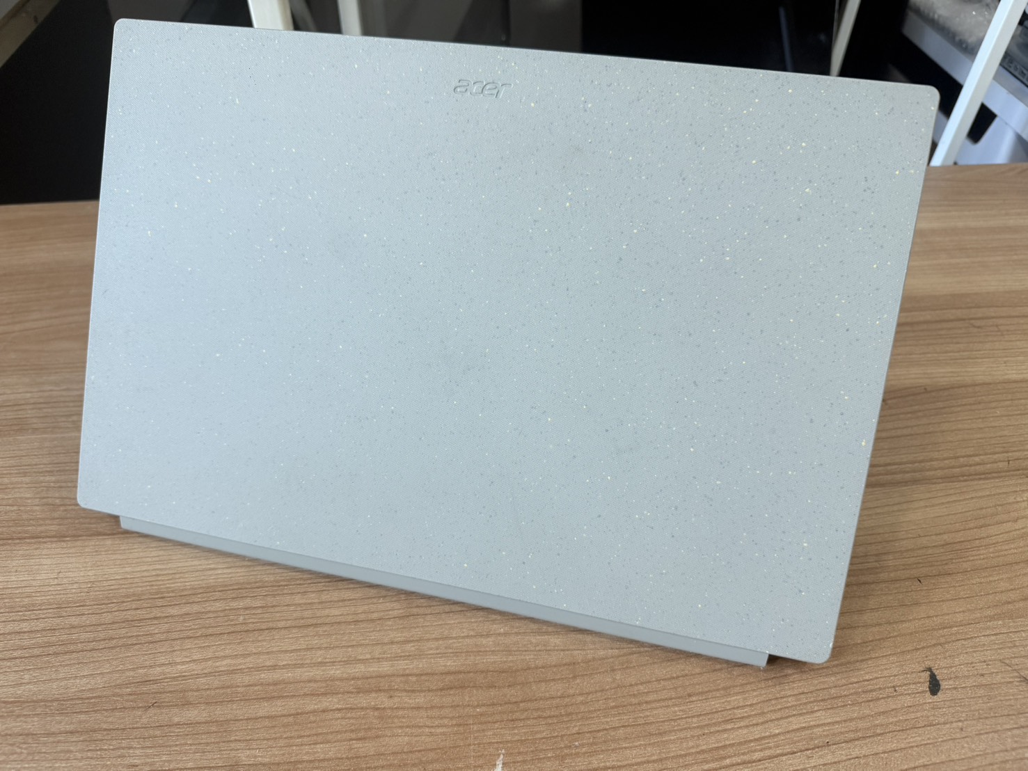 Acer Aspire Vero(i5-1155G7/8GB/500GB)+Adapter Batt 77% กรอบจอซ้ายบนแตก/คราบกาวด้านขวาล่าง