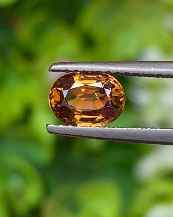 พลอย เพทาย (Zircon) 1.33 กะรัต (Cts.) พลอยแท้ อัญมณีมงคลประจําวันเกิด เครื่องประดับพลอย