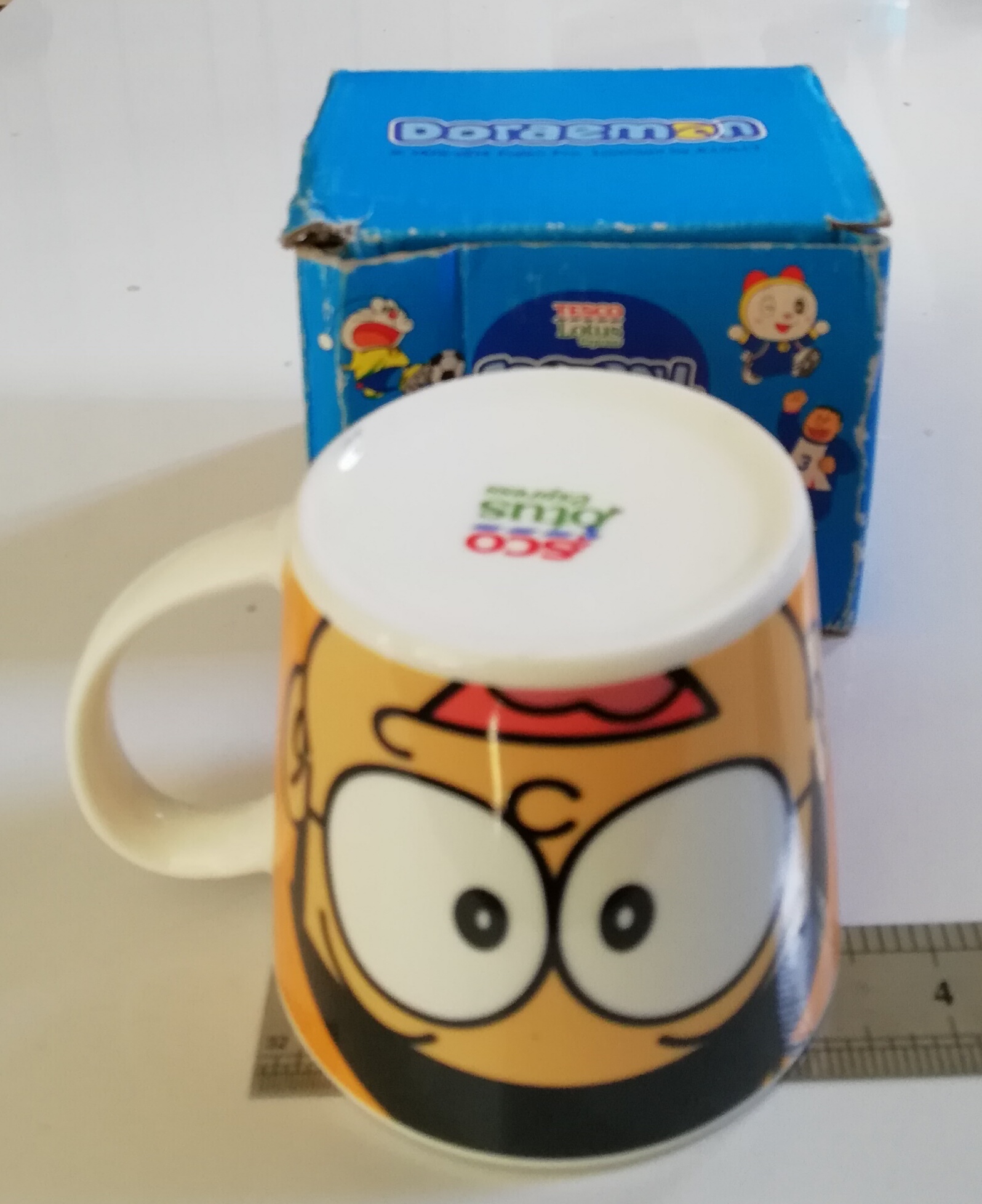 แก้วน้ำเซรามิก ลายโนบิตะ ชุด โดราเอม่อน ฟุตบอลคลับ โดเรม่อน ของสะสมแลกซื้อจากเทสโก้โลตัส **กล่องมีตำหนิ โปรดตรวจสอบทุกภาพ