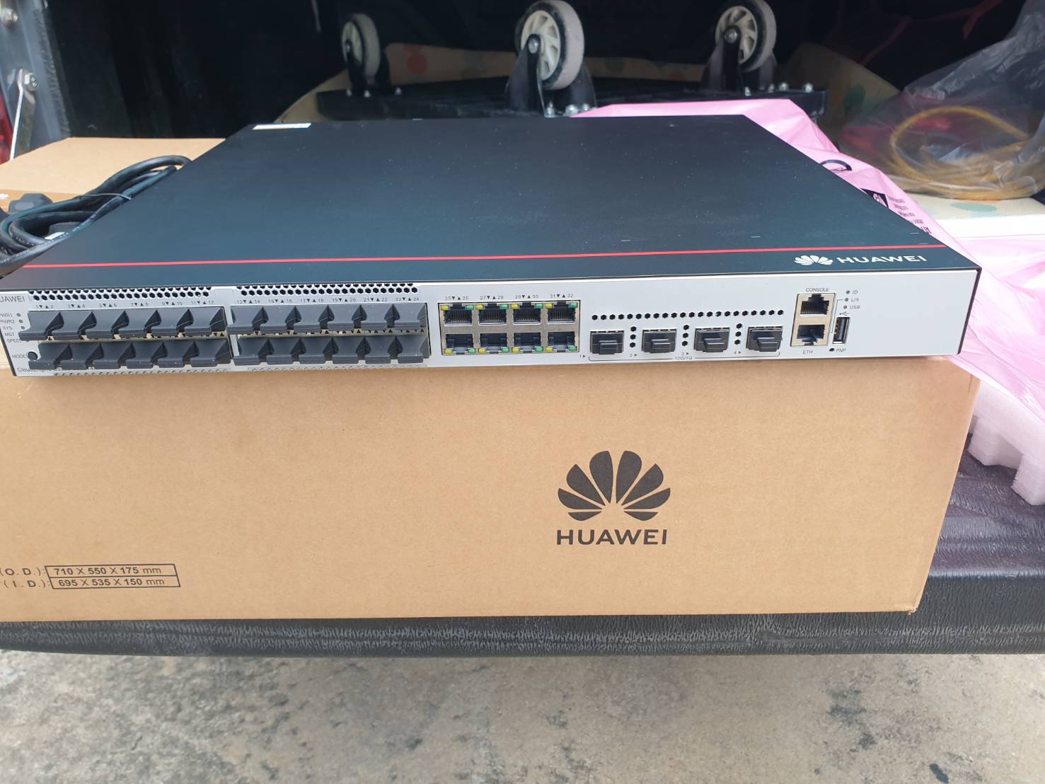 S5735-S32ST4X Huawei Switch 24*GE SFP ports 8*10/100/1000BASE-T ports 4*10GE SFP+ ports ของใหม่