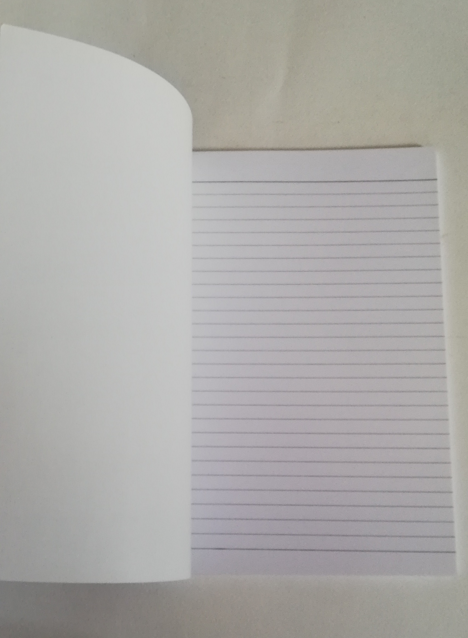 มีหลายภาพ มือหนึ่ง ปกมีตำหนิบ้างตามภาพ, สมุด ปกภาพจากภาพยนต์เรื่อง สุริโยทัย